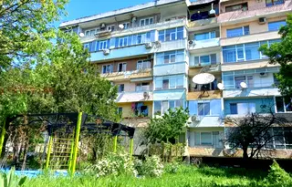 4-стаен апартамент с голяма тераса в Базар Левски, Варна