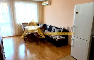 Тристаен апартамент в Базар Левски, Варна, топъл и просторен