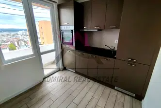 Тристаен апартамент на 14-ти етаж в Базар Левски, Варна