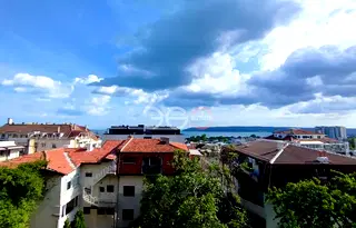 Двустаен апартамент с морска гледка в Бриз, Варна