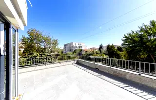 Просторен 2-стаен апартамент в Бриз, Варна с голяма веранда