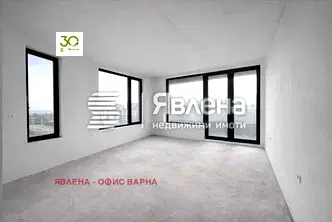 Тристаен апартамент във Варна, Бриз