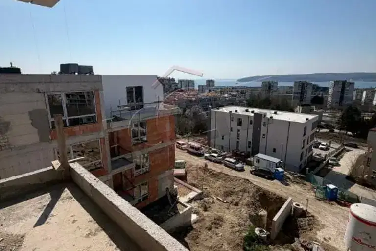 Тристаен апартамент с гледка към морето в Бриз, Варна