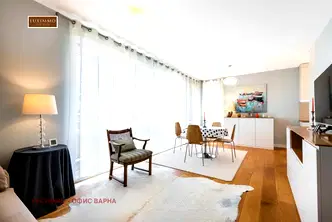 Тристаен апартамент с гледка море в Бриз, Варна