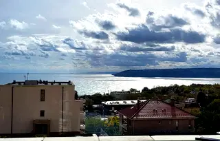 Четиристаен апартамент с морска панорама в Бриз, Варна