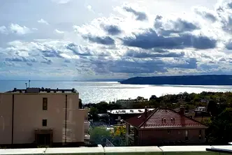 Четиристаен апартамент с морска панорама в Бриз, Варна