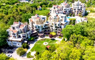 Четиристаен апартамент с две тераси в Бриз, Варна