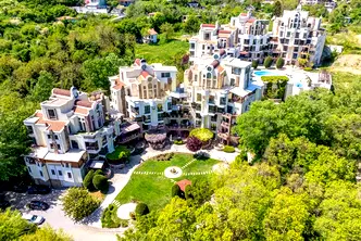 Четиристаен апартамент с две тераси в Бриз, Варна