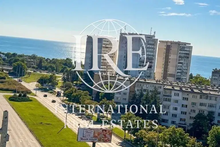 4-стаен апартамент с морска панорама в Бриз, Варна