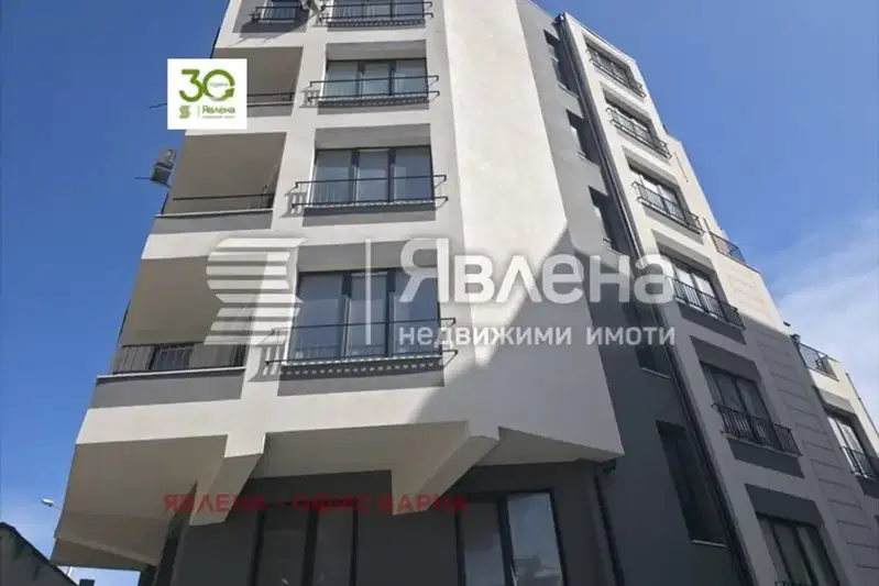 Едностаен апартамент с възможност за кабинет в Център, Варна