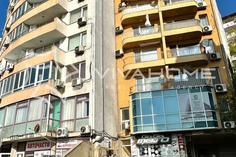 Двустаен апартамент във Варна, Център