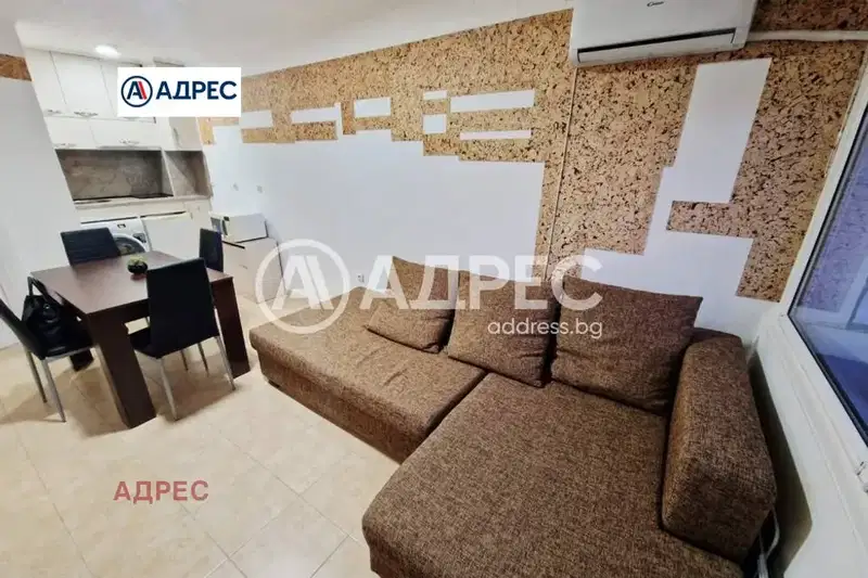Двустаен апартамент във Варна, Център