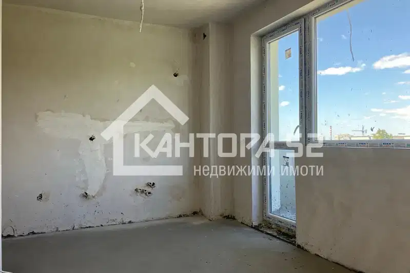 Двустаен апартамент в Център, Варна с асансьор и паркинг