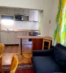 Тристаен апартамент с двор и паркомясто в Център, Варна