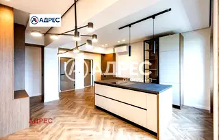 Тристаен апартамент във Варна, Център
