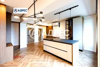 Тристаен апартамент във Варна, Център