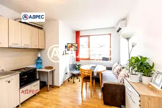 Тристаен апартамент във Варна, Център