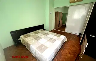Тристаен апартамент с боксониера в Център, Варна, Нептун