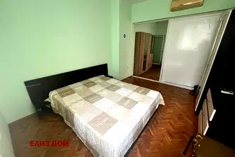 Тристаен апартамент с боксониера в Център, Варна, Нептун
