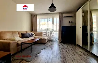 Тристаен апартамент с две тераси в центъра на Варна