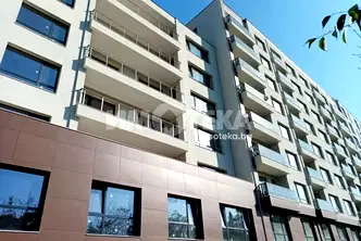 Тристаен апартамент в центъра на Варна с две тераси