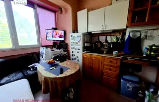 Тристаен апартамент в Центъра на Варна с тераса и паркинг
