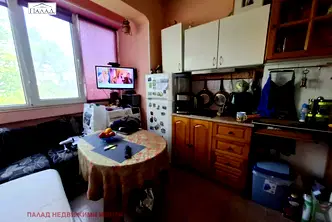 Тристаен апартамент в Центъра на Варна с тераса и паркинг