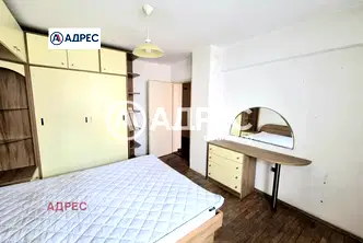 Тристаен апартамент с тераса в центъра на Варна