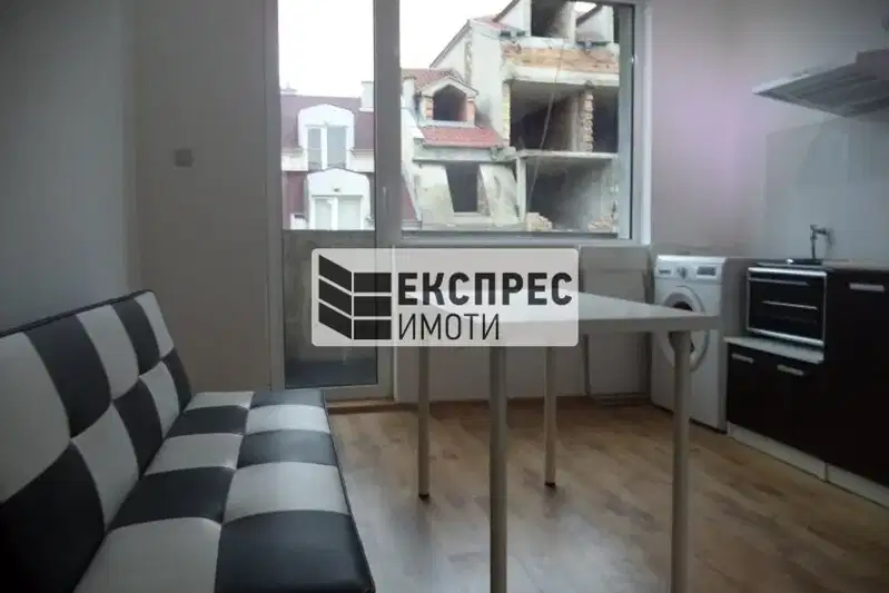Многостаен апартамент 4 стаи в Център, Варна с тераси