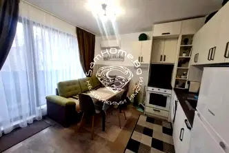 Двустаен апартамент в Център, Варна с тераса и асансьор