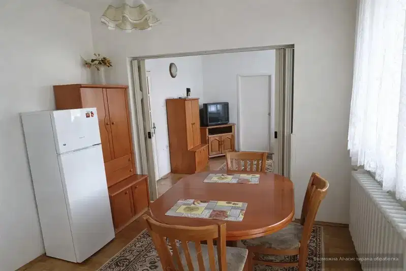 Тристаен апартамент с две тераси в Център, Варна