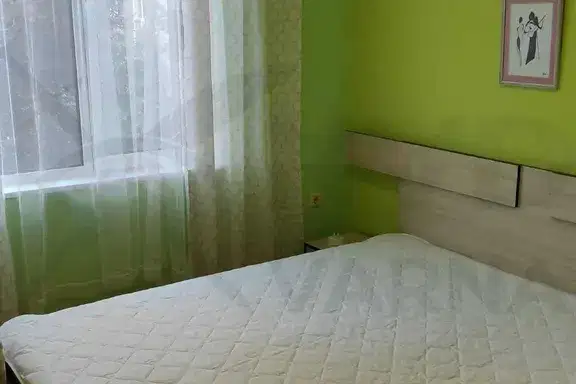 Тристаен апартамент в Център на Варна с тераса