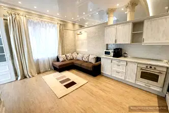 Тристаен апартамент в Център, Варна, на 2-ри етаж