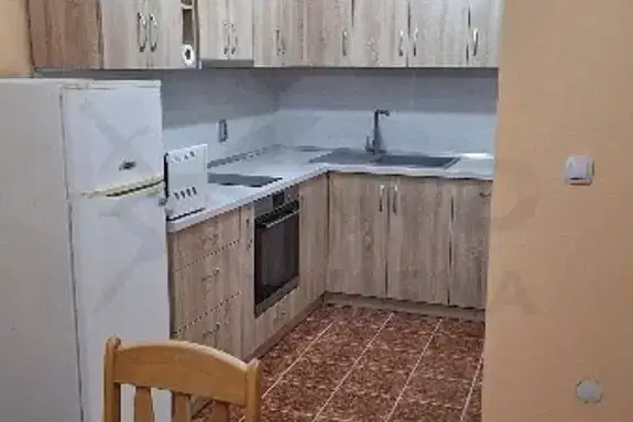 Тристаен апартамент с гараж в Център, Варна