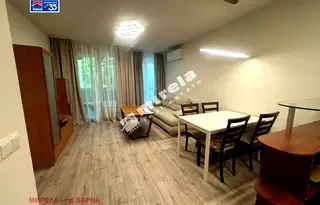 Тристаен апартамент с две тераси в центъра на Варна