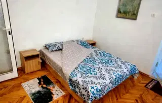 Тристаен апартамент в Център, Варна с асансьор