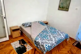Тристаен апартамент в Център, Варна с асансьор