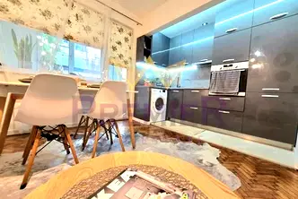 Тристаен апартамент с тераса в Център, Варна