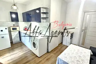 Тристаен апартамент с две тераси в Център, Варна, Нептун