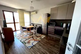 Тристаен апартамент с южно изложение в кв. Чайка, Варна