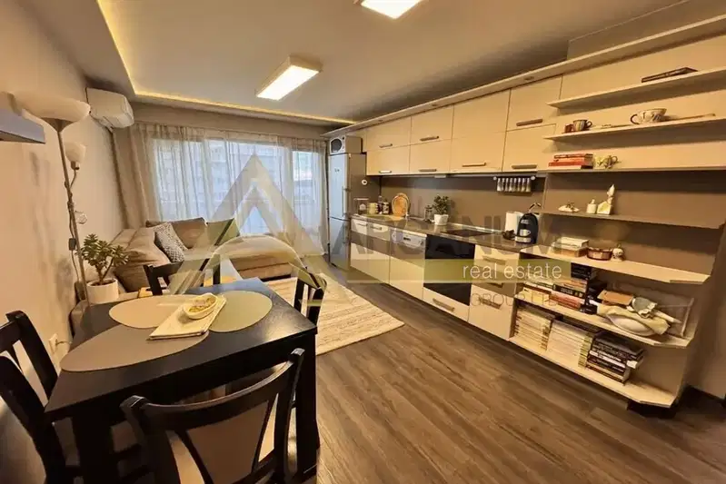 Тристаен апартамент с морска панорама в Чайка, Варна