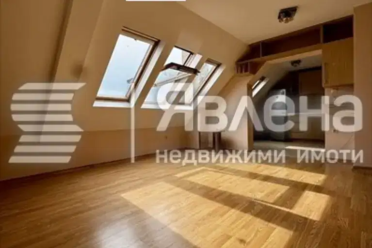 Тристаен апартамент с голяма тераса в Цветен квартал, Варна