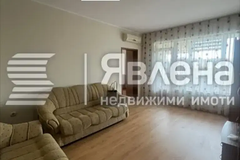 3-room apartment in Tsveten kvartal with southeast aspect