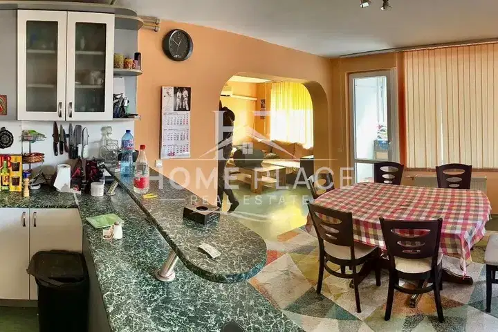 Просторен 4-стаен апартамент в Цветен квартал, Варна