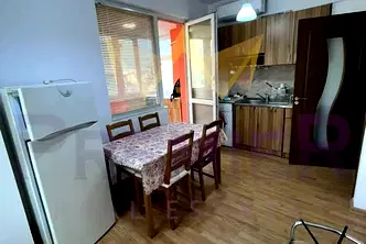 Двустаен апартамент с остъклена тераса в Цветен квартал, Варна