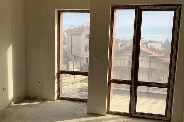 Двустаен апартамент с паркомясто в Галата, Варна