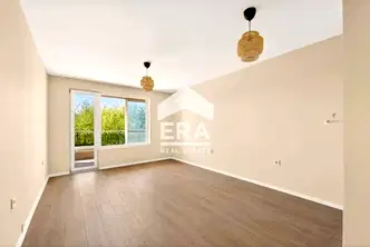 Двустаен апартамент с паркомясто в Галата, Варна