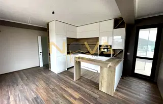 Тристаен апартамент в Галата с паркомясто, Варна