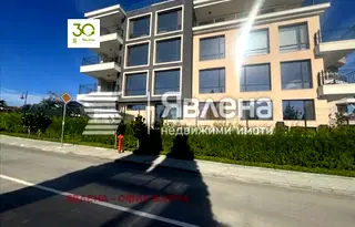 Тристаен апартамент във Варна, Галата