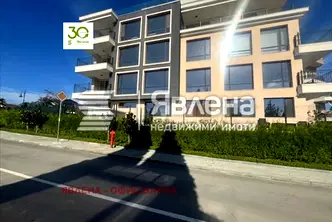 Тристаен апартамент във Варна, Галата